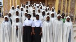Les Sœurs Disciples de Jésus Eucharistique du Rwanda, au terme de la messe du lancement de l’année jubilaire des 100 ans de leur congrégation; le samedi 14 janvier 2023, au Sanctuaire Notre Dame de Kibeho.