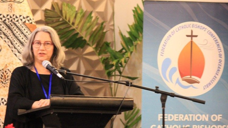 Dr Sandi Cornish presents to the Suva Continental Assembly