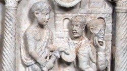 Sarcofago a colonne con l’Anàstasis e scene della Passione, 350 ca, marmo bianco, Museo Pio Cristiano © Musei Vaticani (dettaglio)