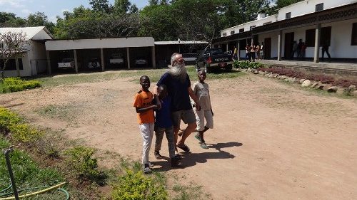 Padre Pozzi, ferito da una mina in Centrafrica: il bene comune, unica via di riscatto