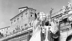 Paolo VI chiude il Concilio Vaticano II nel 1965