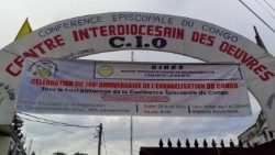 Inscription annonçant les conférences-débats sur le thème: «Education et évangélisation au Congo: bilan, défis et perspectives», dans le cadre des 140 ans de l'évangélisation du Congo-Brazzaville; tenues le samedi 22 avril 2023