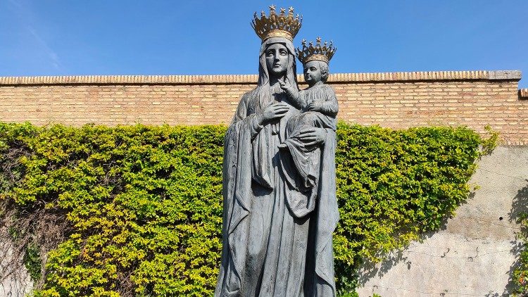 La Statua della Madonna Nera di Częstochowa nei Giardini Vaticani