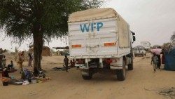 Distribution d'aide du Programme alimentaire mondial (WFP) à des réfugiés soudanais au Tchad en mai 2023. 