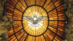 Heiliger Geist: Fenster in der Apsis von St. Peter in Rom