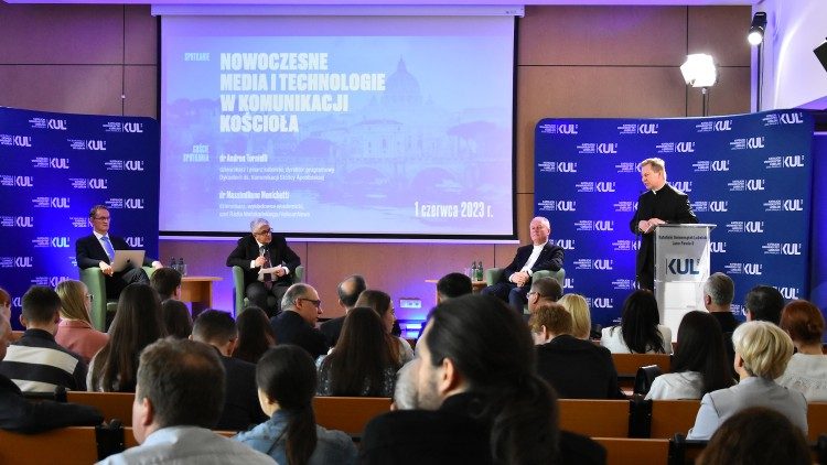La conférence sur "Les médias et les technologies modernes dans la communication de l'Église", à Lublin en Pologne, le 1er juin 2023. 