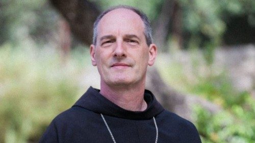 Cardinal Bustillo: «aider les prêtres à être des témoins de l'Évangile»