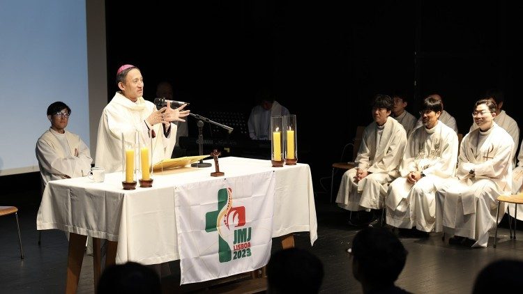 Il vescovo Timothy Gyoung-Chon Yu, vicario episcopale per la pastorale giovanile dell'arcidiocesi di Seul, durante l'omelia della Messa