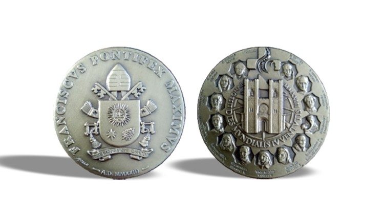 Dritto e rovescio della Medaglia commemorativa della GMG di Lisbona (qui in argento) 