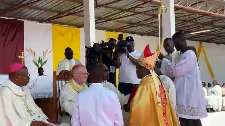 L'ordination épiscopale de Mgr Germano Penemote par le Cardinal Pietro Parolin, en Angola, le samedi 12 août 2023