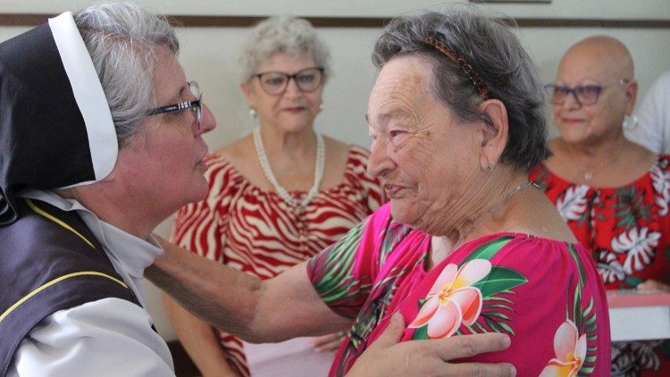 Irmã Anete acredita firmemente na integração entre jovens e idosos