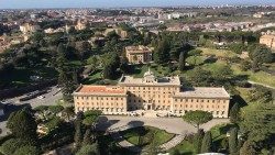 Luftaufnahme des Sitzes des Governorats im Staat Vatikanstadt (Vatikanische Gärten)