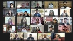 Un gruppo dei partecipanti all'incontro online con Papa Francesco "Building Bridges" per l'Asia meridionale