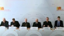 Foto de arquivo: bispos alemães em coletiva de imprensa (Vatican Media)