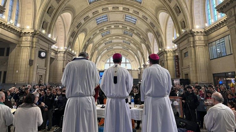 El arzobispo de Buenos Aires: "Hay hemanos que acerquemos a su dolor y a vendar sus heridads.