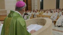 Célébration de la messe à Sacrofano au cours de la retraite pré-synodale
