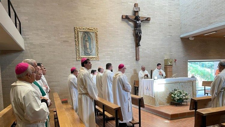Los obispos encargados de las Comisiones de Pastoral Familiar de las episcopados latinoamericanos y caribeños acompañan los trabajos del encuentro 