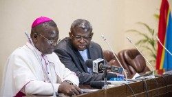 Dom Marcel Utembi, Arcebispo de Kinsagnani et Presidente da CENCO e Dom  Donatien Nshole, Secretário Geral. 