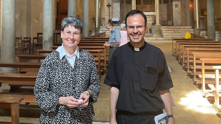 Sr. Christiane Fritsch und P. Geissler: Die Sekretärin und der Leiter des Newman-Zentrums in Rom