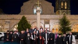 Patriarcas de Jerusalén y líderes eclesiásticos con el arzobispo de Canterbury Welby