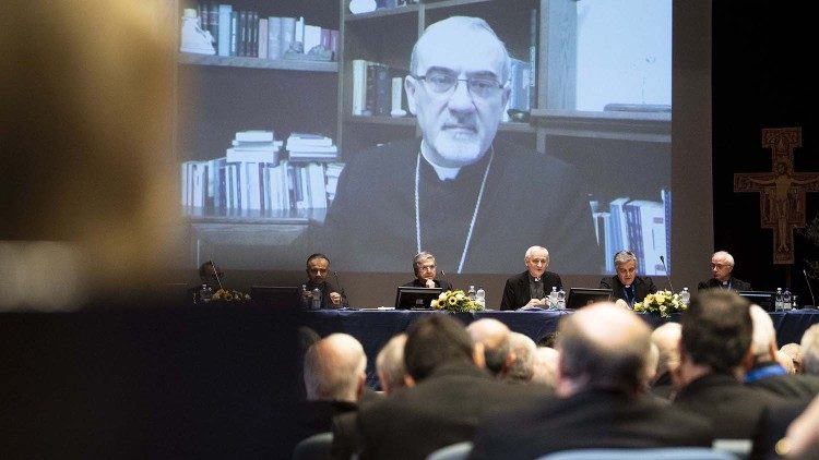 Il cardinale Pizzaballa in videocollegamento con i vescovi italiani riuniti ad Assisi