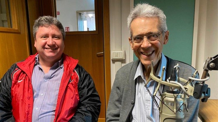 O Pe. Carlos Eduardo Catalfo e Pe. Domingos Sávio nos estúdios da Rádio Vaticano
