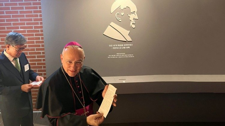 Archbishop Peña Parra at the inauguration of the exhibition