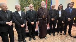 Kardinal Seán O'Malley (Mitte, mit Bart) von der Kinderschutzkommission unterzeichnete Ende November mit Kirchenvertretern aus Paraguay ein Abkommen über abgestimmtes Vorgehen gegen Missbrauch