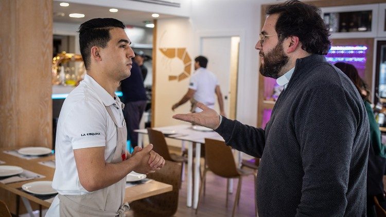 Trinitarian priest Francisco Ferrer, Coordinator of the Delegation of the “ProLibertas Foundation” in Algeciras, engages in dialogue with Abdelaziz Zeriouh, a former student of the School of Training and Hotel Entrepreneurship. (Giovanni Culmone/Global Solidarity Fund)