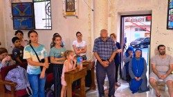 fedeli nella chiesa cattolica di Gaza
