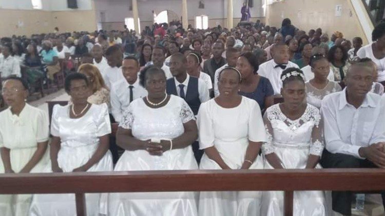 Recém-baptizados na Paróquia São Francisco de Assis, Infulene (Maputo)