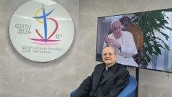O Pe. Maggioni, presidente do Pontifício Comitê para os Congressos Eucarísticos Internacionais ao visitar Quito