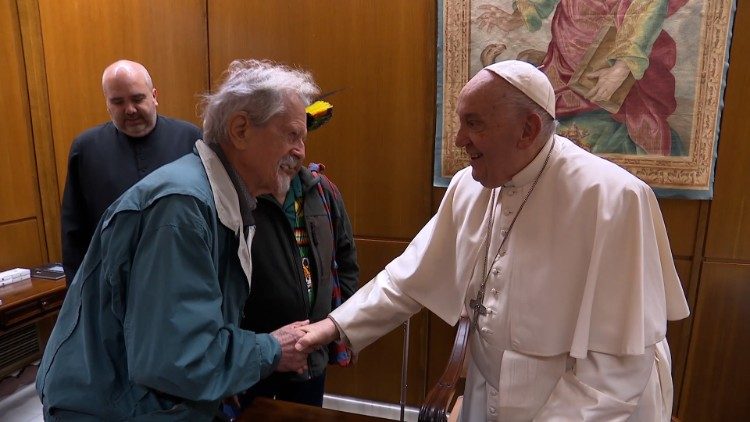 O missionário, irmão Carlo Zacquini, durante o encontro com o Papa Francisco