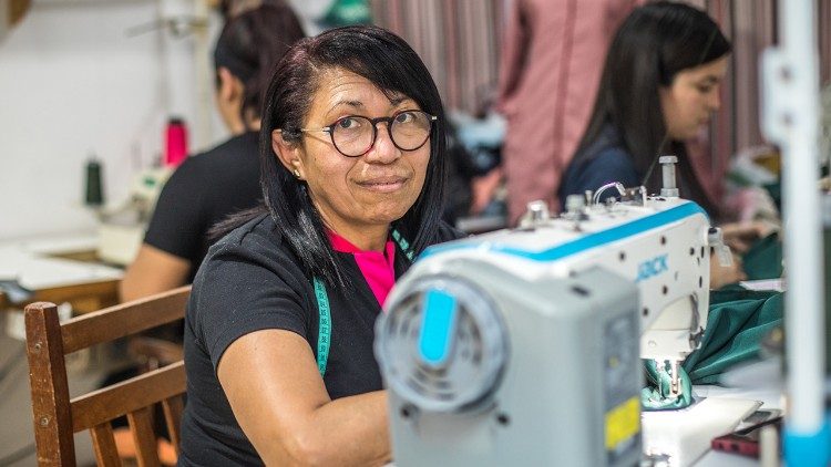 Carmen Clara had extensive experience in tailoring and sewing, but lacked the funding to start her business. At Cibai, they believed in her and granted her a flexible credit. (Giovanni Culmone / GSF)