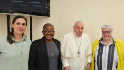 Irmã Regina da Costa Pedro junto com o Papa Francisco