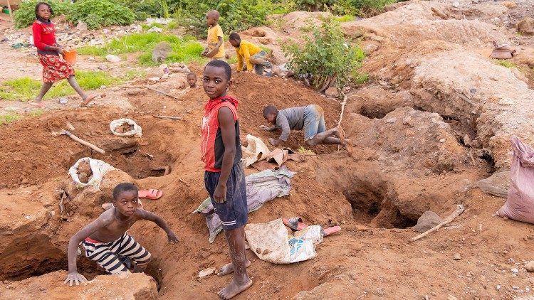 Children working in the cobalt mines in DR Congo