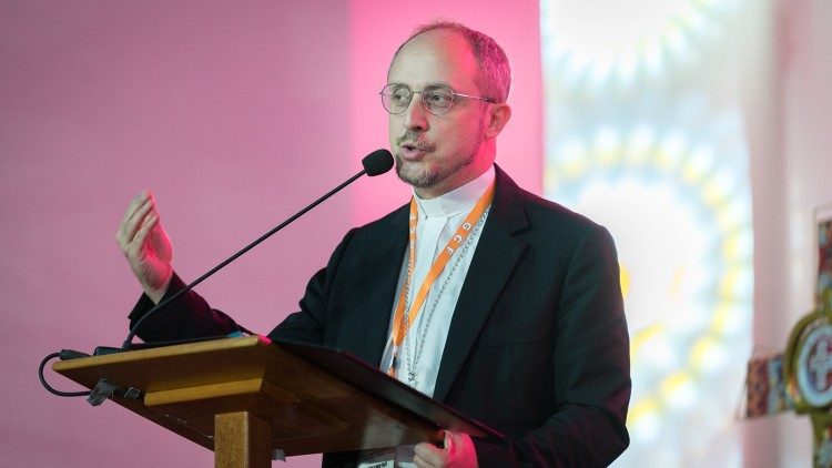 Monsignor Flavio Pace al raduno del Global Christian Forum in Ghana