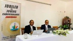 Cardeal Dom Arlindo Gomes e Dom Ildo Fortes inscrevendo-se para o Jubileu dos Jovens de Cabo Verde
