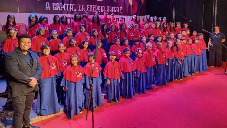 Regente do Coro e Orquestra do Instituto Nossa Senhora da Glória