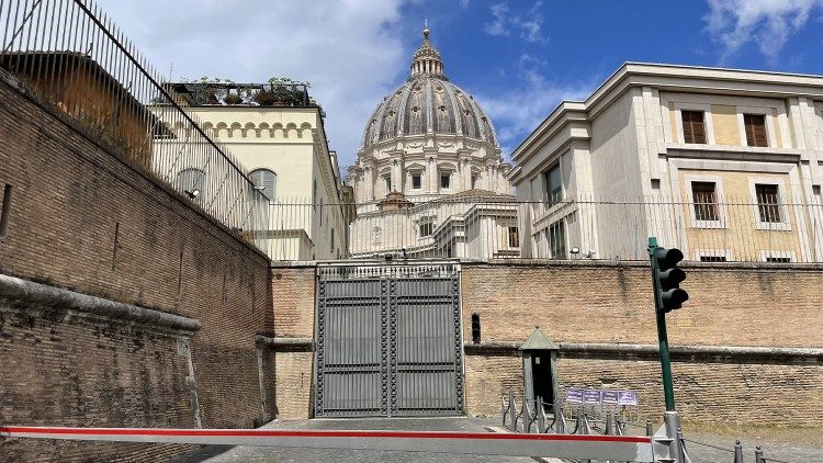 Der verschlossene Perugino-Eingang in den Vatikan (23.04.2024)
