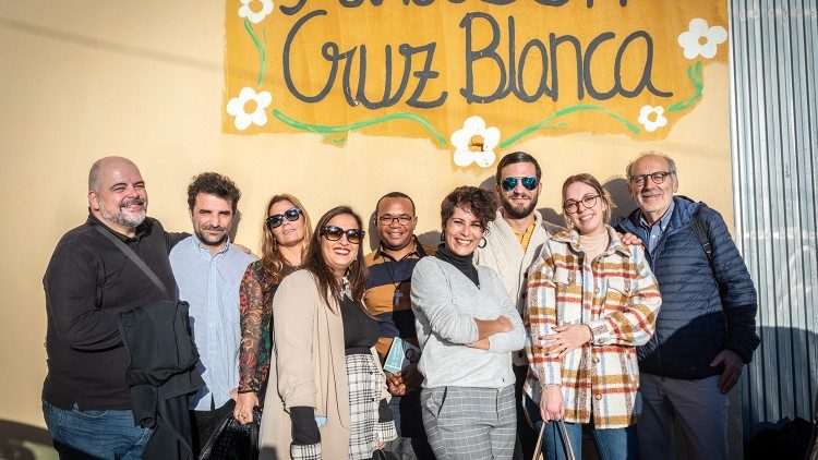 With deep humanity, workers and volunteers of the Cruz Blanca Foundation in Ceuta provide social assistance to migrants arriving in the city. (Giovanni Culmone/GSF)
