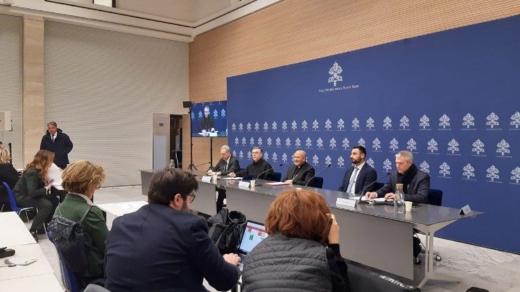 La presentación del Gmb en la Oficina de Prensa del Vaticano