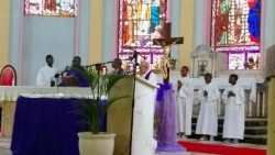 Missa na Paróquia de São Paulo (Luanda, Angola), na Quarta-feira de Cinzas