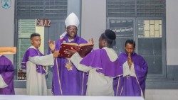 Dom António Constantino, Bispo Auxiliar da Beira (Moçambique), na Missa da Quarta-feira de Cinzas