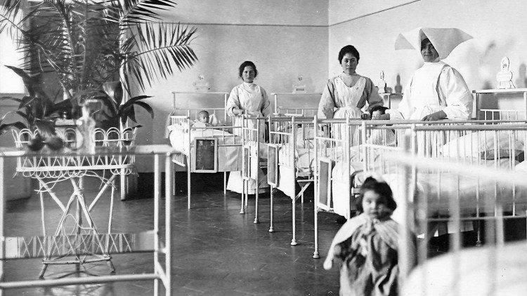 Ospedale Bambino Gesù, sala di degenza del reparto di Medicina del Padiglione Sant'Onofrio (1923)