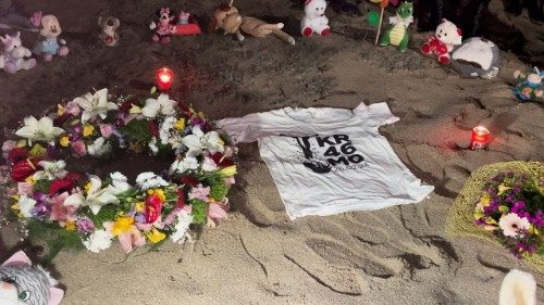 Strage di Cutro, veglia all’alba sulla spiaggia per ricordare le vittime di una “notte nera”