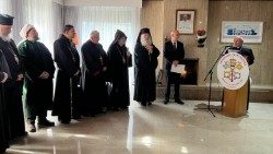 O substituto Edgar Peña Parra na inauguração da Nunciatura Apostólica em Chipre