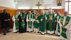 Cipro, monsignor Edgar Peña Parra presiede la Messa presso la comunità cattolica latina a Nicosia