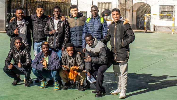 Migrantes de Senegal y Marruecos recién llegados al hogar de la Asociación Cardijn en Cádiz. (Giovanni Culmone/Global Solidarity Fund)