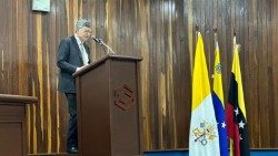 Prefecto del Dicasterio para la Comunicación en el Congreso del Diario Católico de Venezuela 